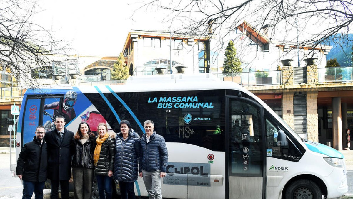 Signatura conveni abonament únic transport públic linies nacionals i comunals
