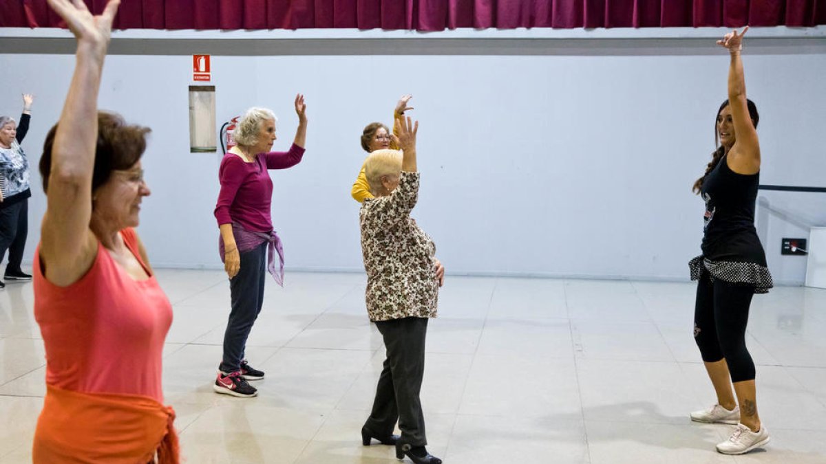 Taller terapèutic per a la gent gran.