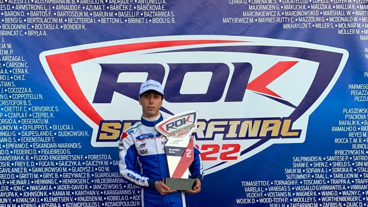 Àlex Machado, amb el trofeu de segon classificat.