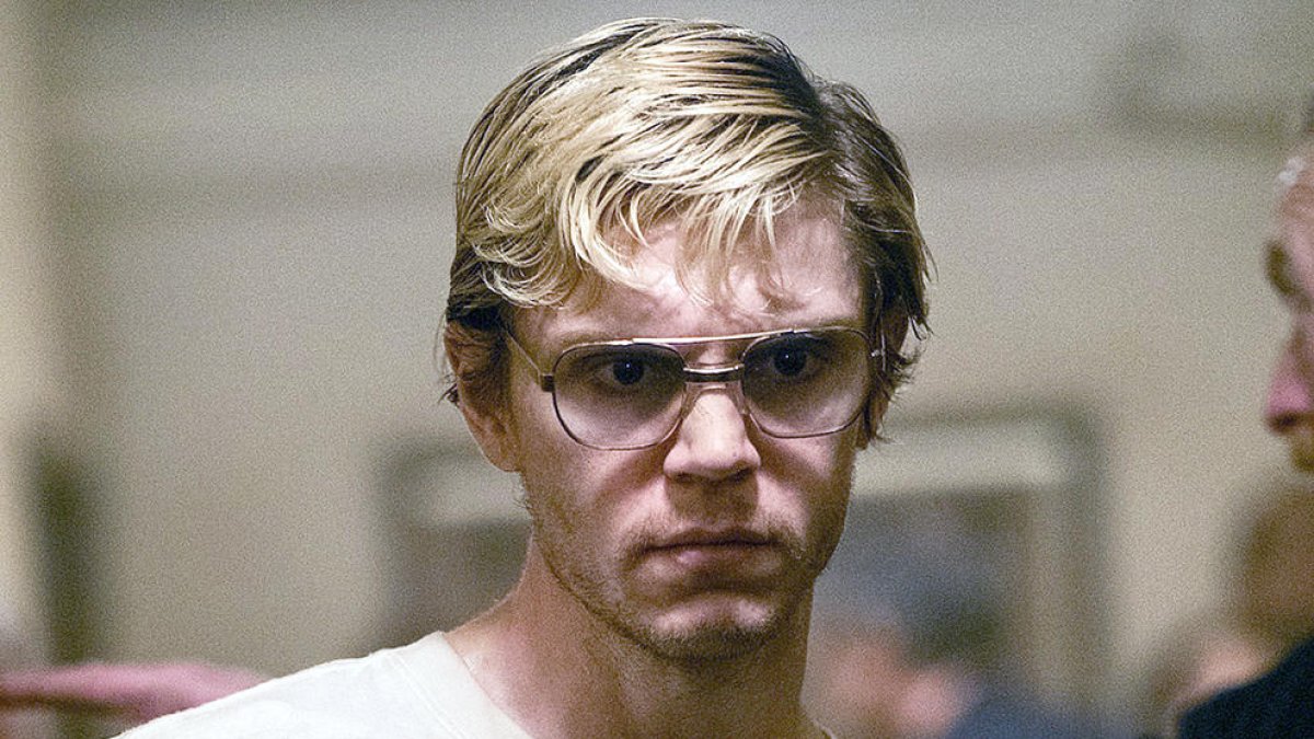 Evan Peters en el paper de Jeffrey Dahmer.
