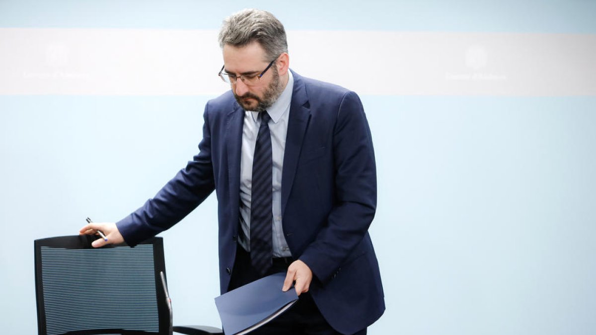 El ministre Jover, ahir a la roda de premsa.