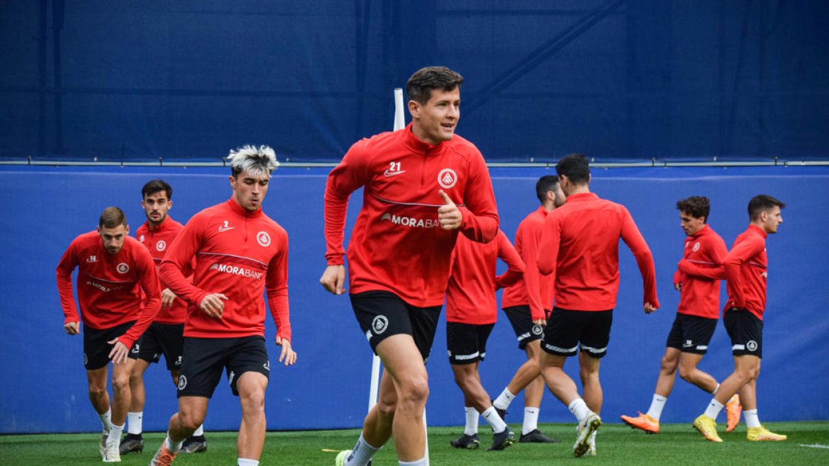 Rubén Bover entrena amb la resta de companys.