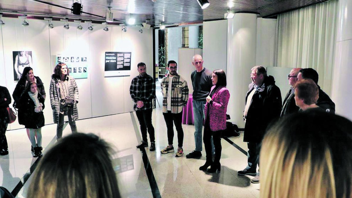 La inauguració de l'exposició 'Històries per viure'.
