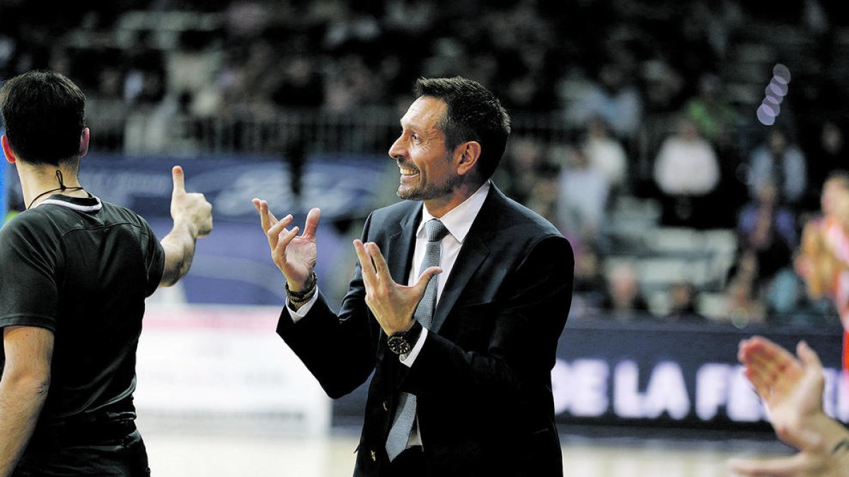 Natxo Lezkano, durant el partit contra el Leyma Corunya al Poliesportiu.