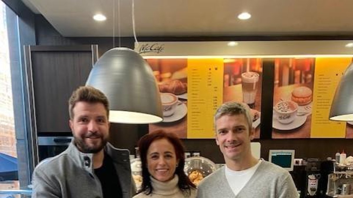 Lliurament del xec per a la Gavernera de l'acció solidària de McDonald's