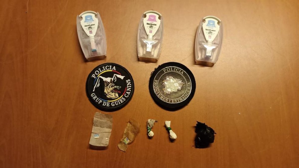 Estupefaents trobats a dos turistes a la frontera del riu Runer