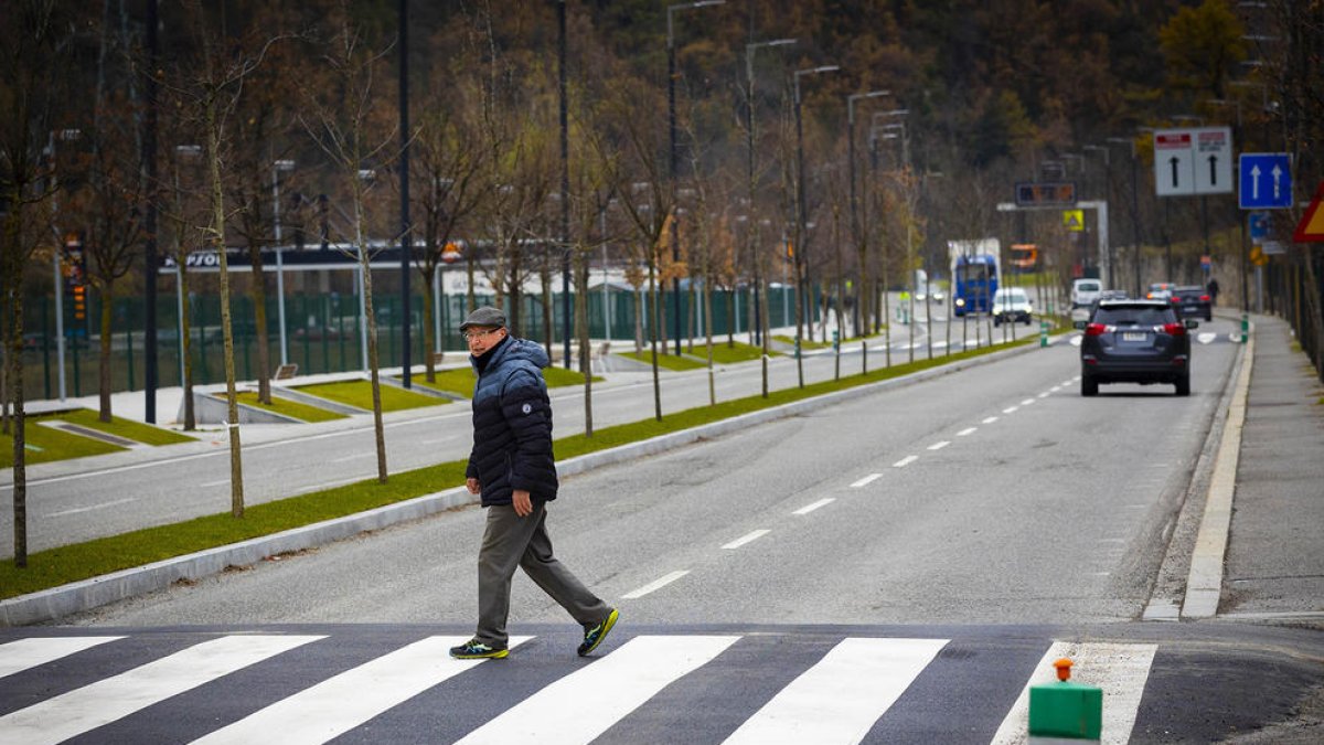 Tram sud de l'avinguda d'Enclar de Santa Coloma després de la reforma