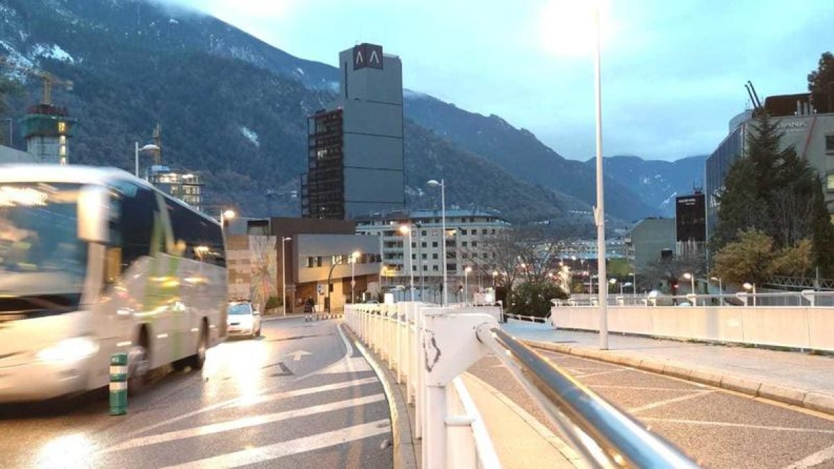 El carrer Esteve Albert torna a ser de sentit únic cap al nord