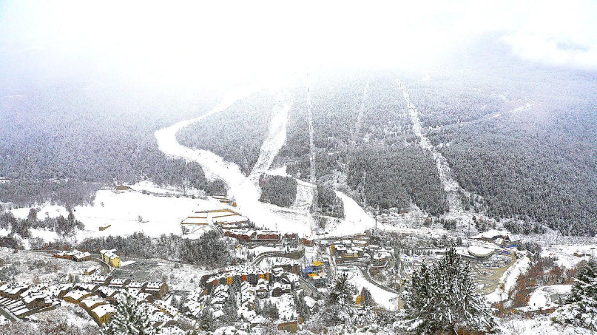 Les pistes del Tarter i la zona que interessa per a la urbanització.