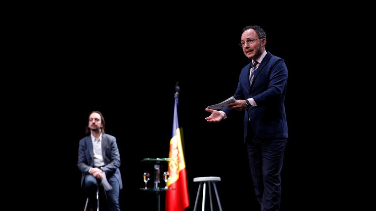 Riba i Espot durant la reunió de poble a Andorra la Vella.