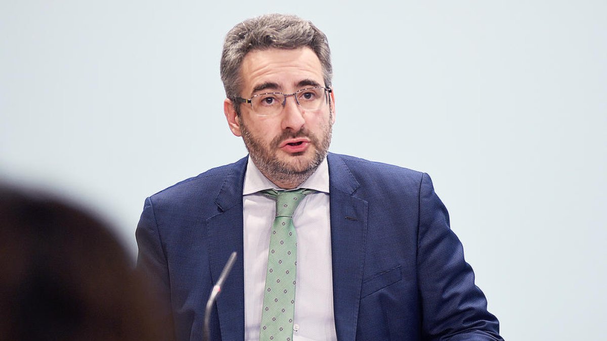 El ministre Jover durant la roda de premsa d'ahir.