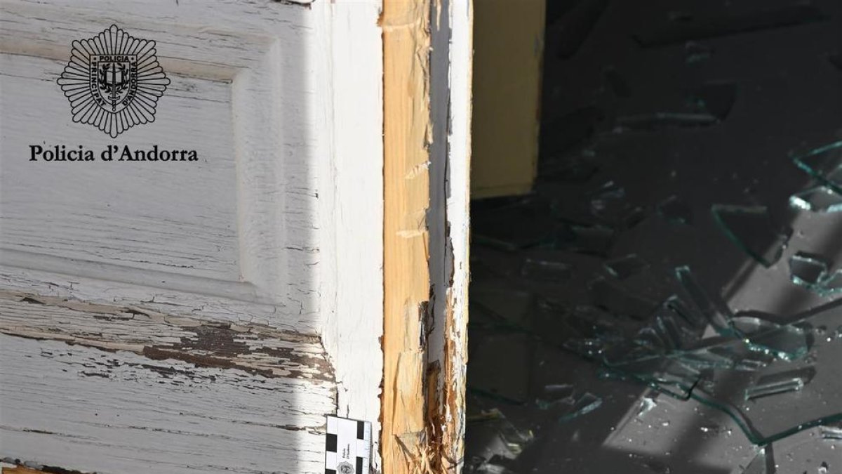 Robatori al supermercat de la vila fronterera