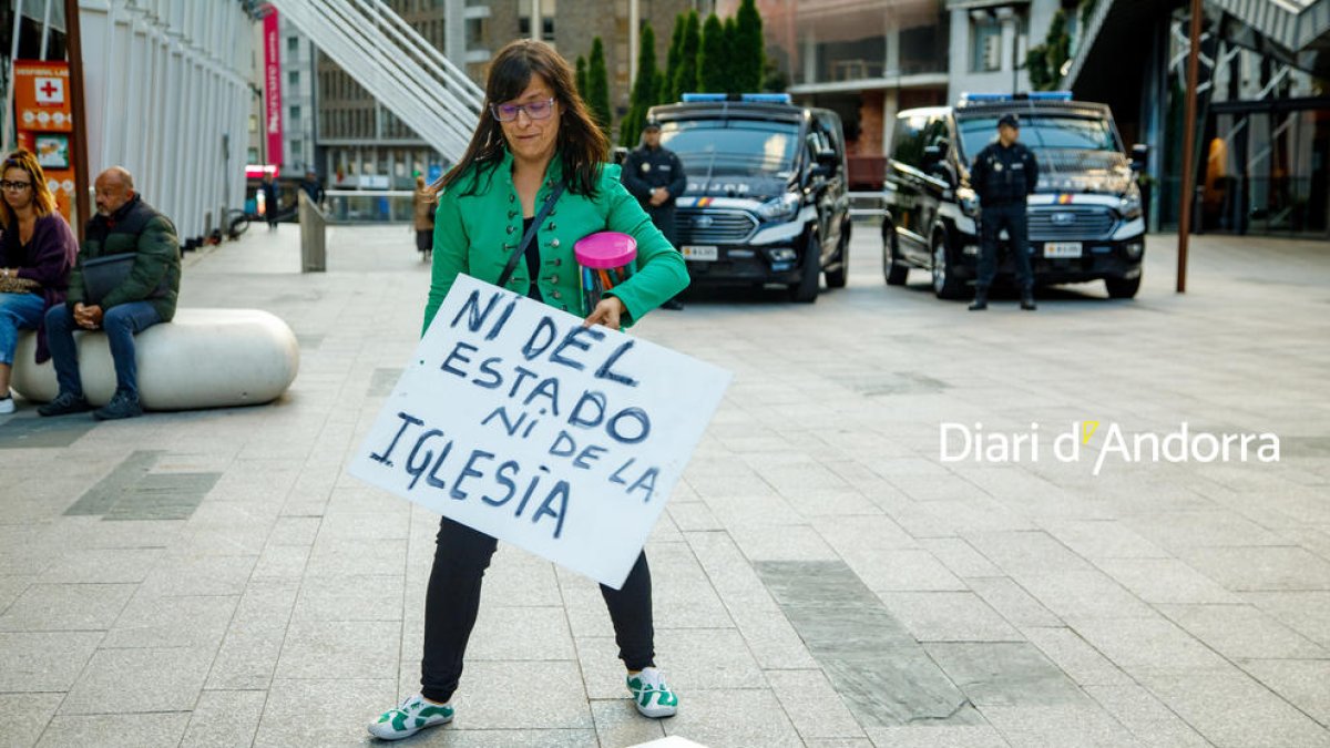 La presidenta d'Stop Violències, Vanessa Mendoza, en una manifestació