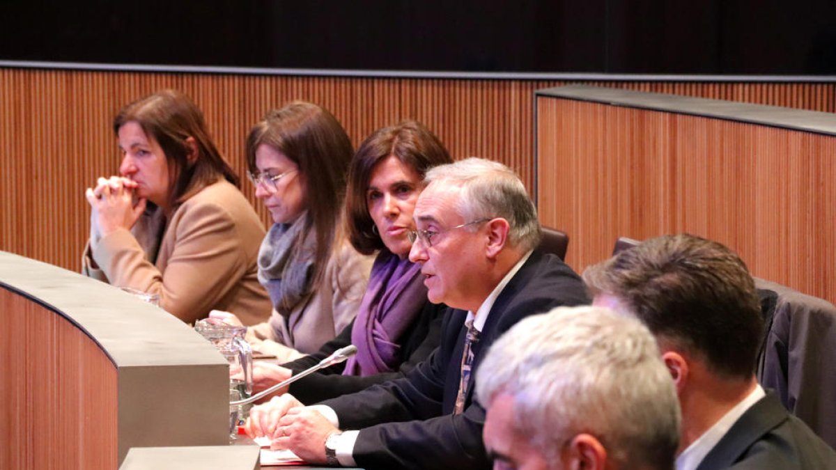 El ministre de Salut, Albert Font, durant la sessió de control parlamentari d'ahir.