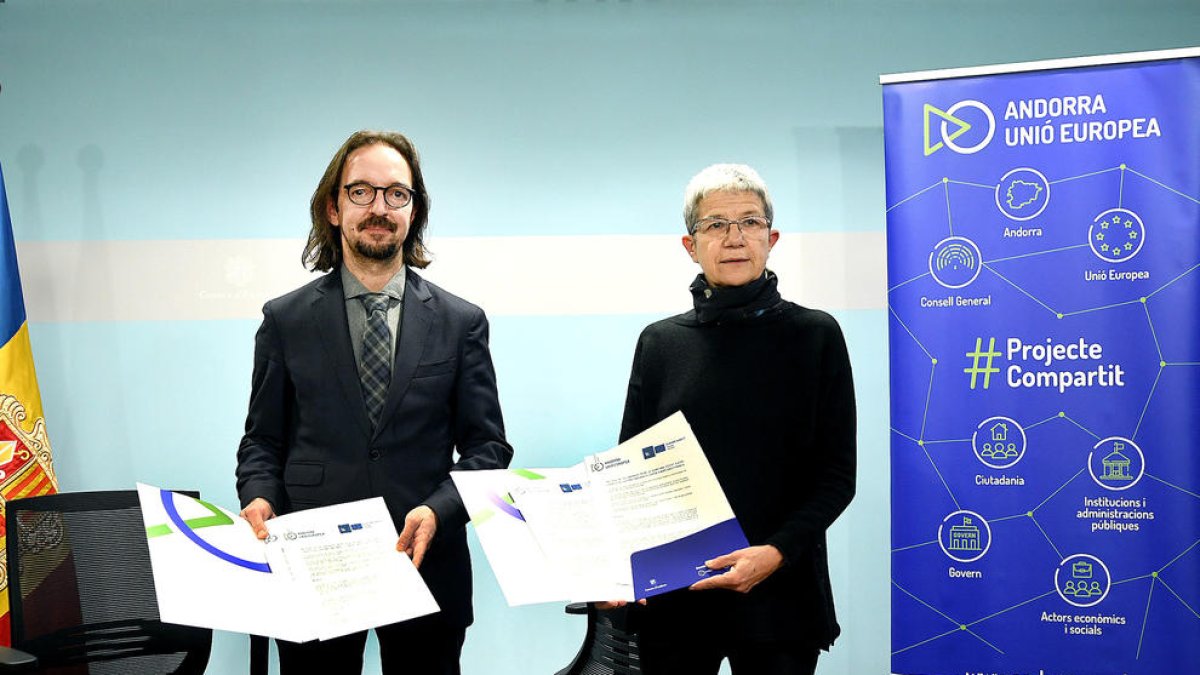 La signatura de l'acord.