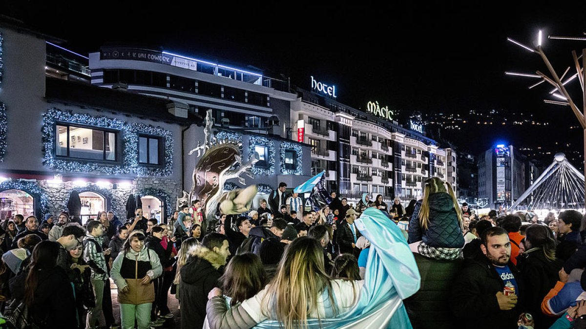 Els argentins van invadir la Plaça de la Rotonda.
