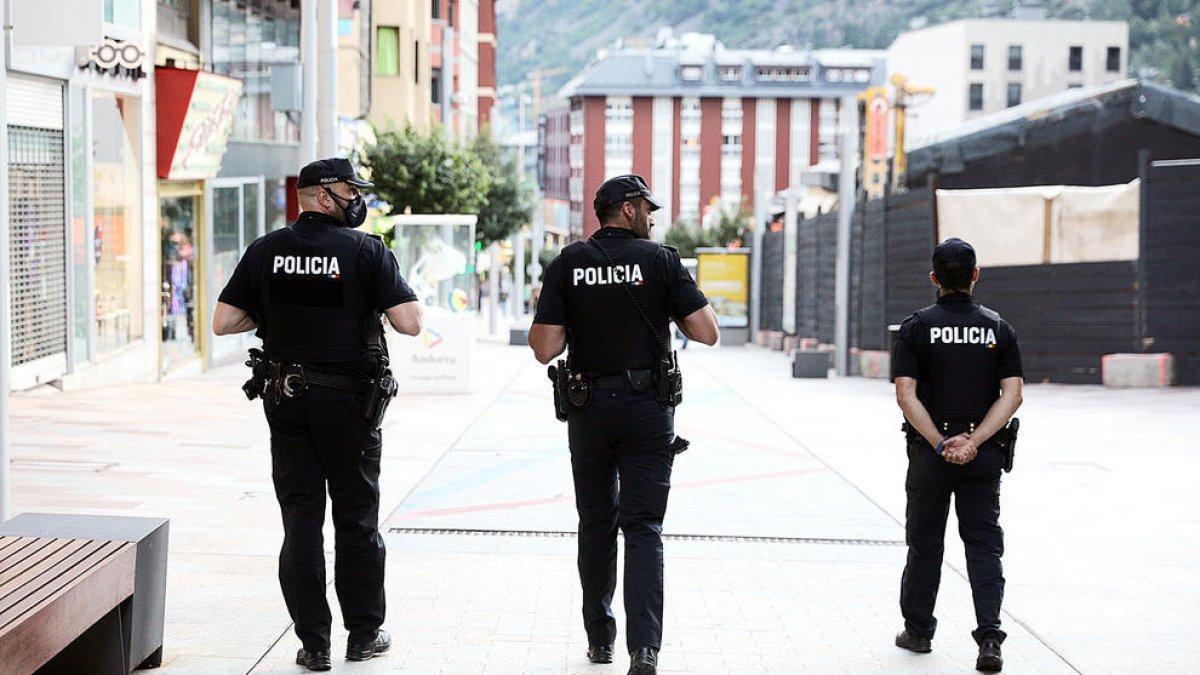 Els sindicats dels cossos especials reclamen una millora salarial.
