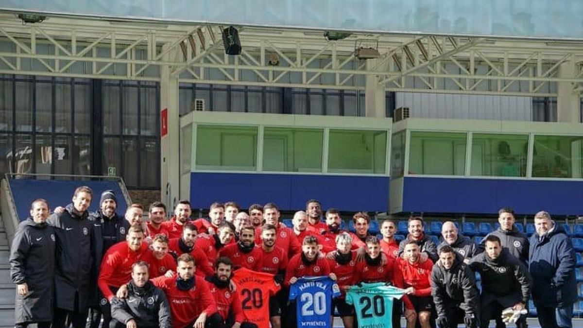 La plantilla tricolor va enviar suport a Martí Vilà.