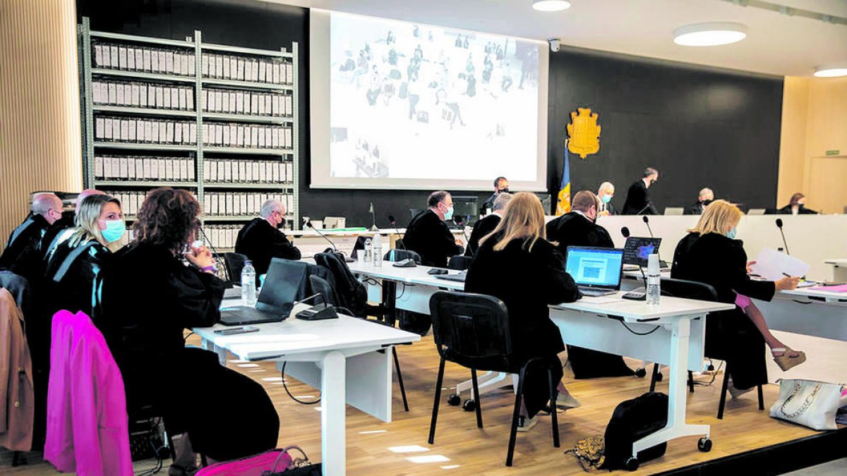 El judici de BPA s'acomiada del 2022 sense acabar els interrogatoris. Amb una mica de sort es podrà acomiadar del segle amb la sentència redactada.