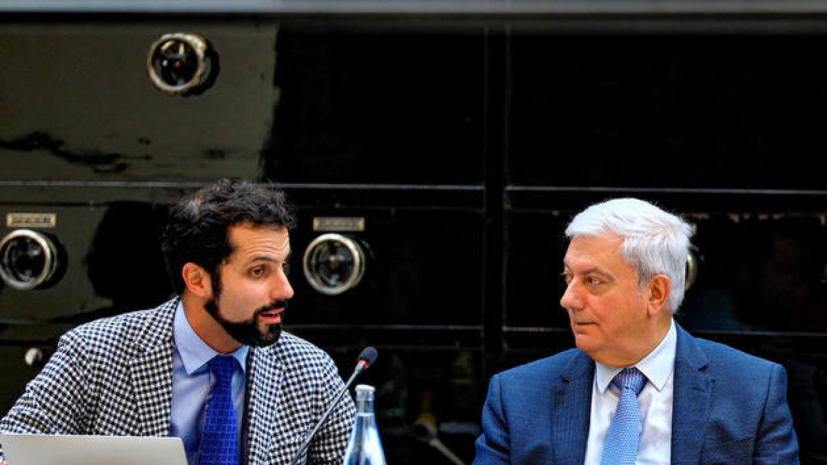 El director i el president de la CEA.
