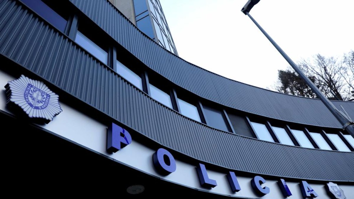 La façana de l'edifici de la policia