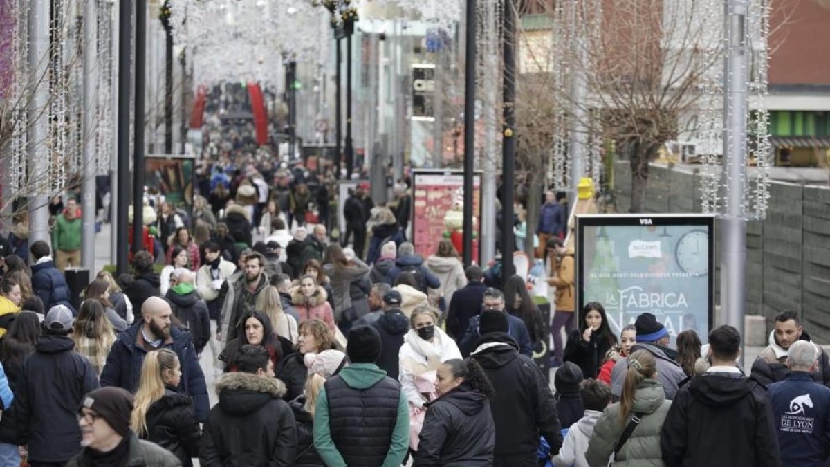 Turistes passejant per la capital
