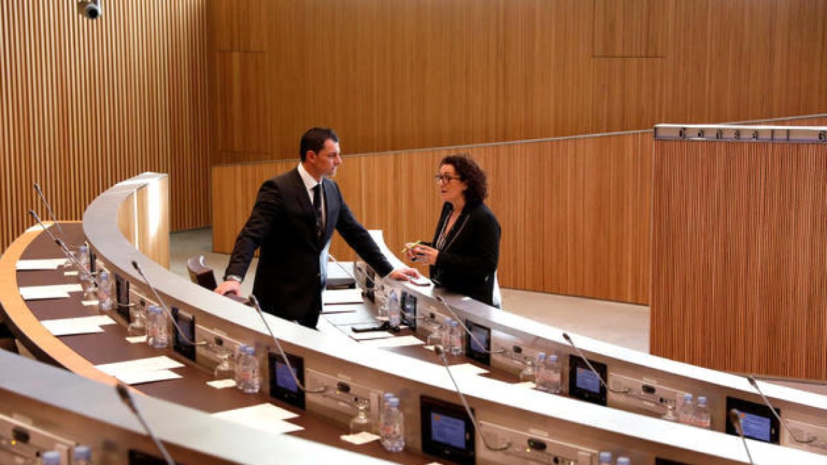 El ministre Jordi Gallardo i la ministra Judith Pallarés al Consell General.