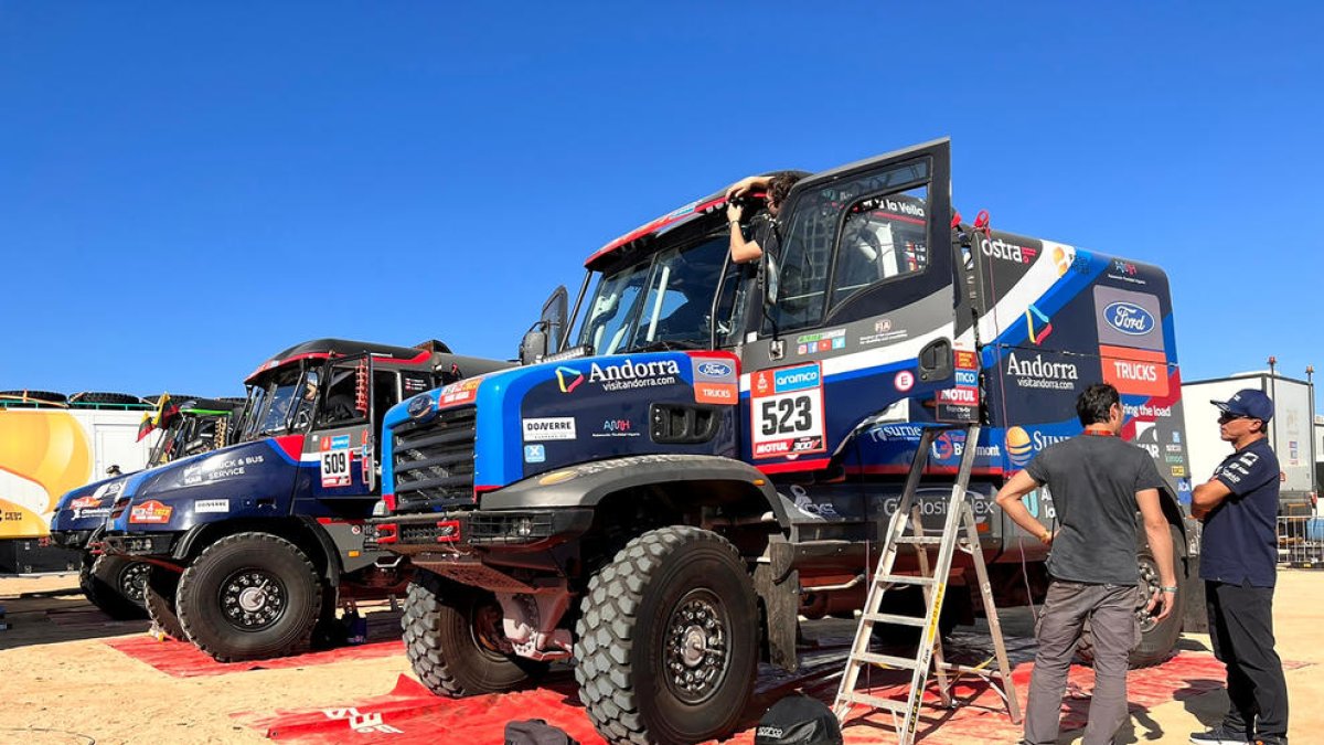El Ford Cargo 4x4, a punt.