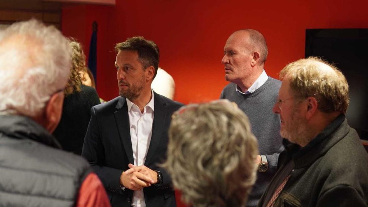 Pere López durant l'escrutini de les eleccions generals del 2A