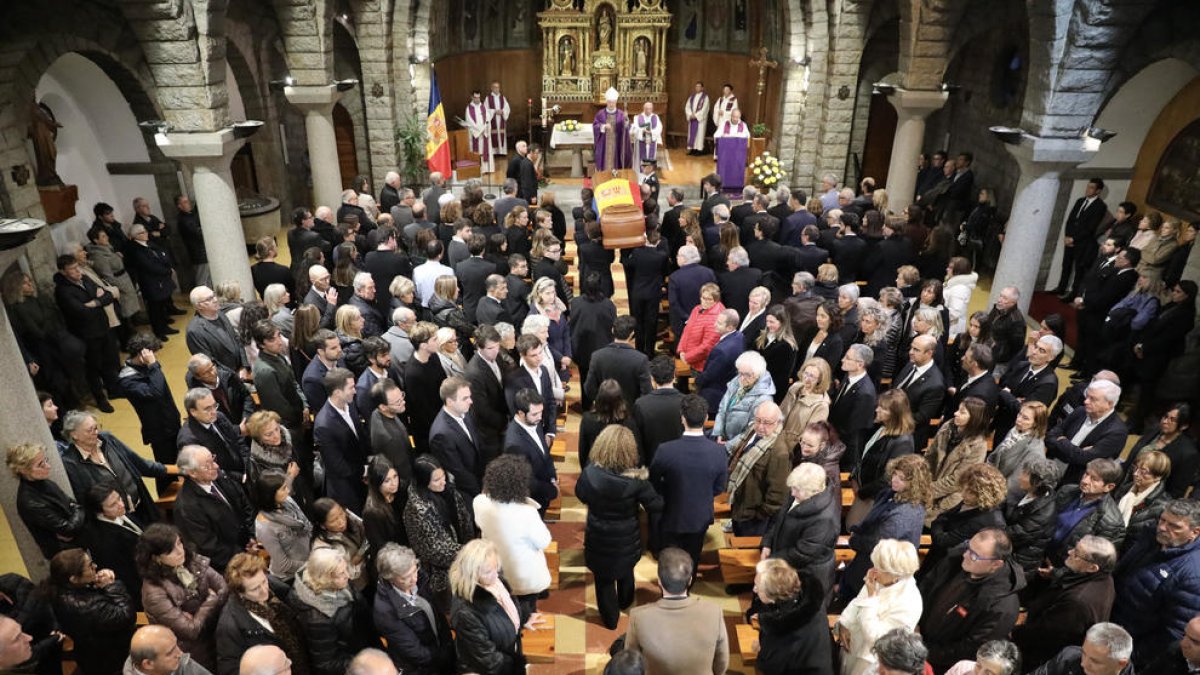 L'església d'Escaldes plena per acomiadar Toni Martí