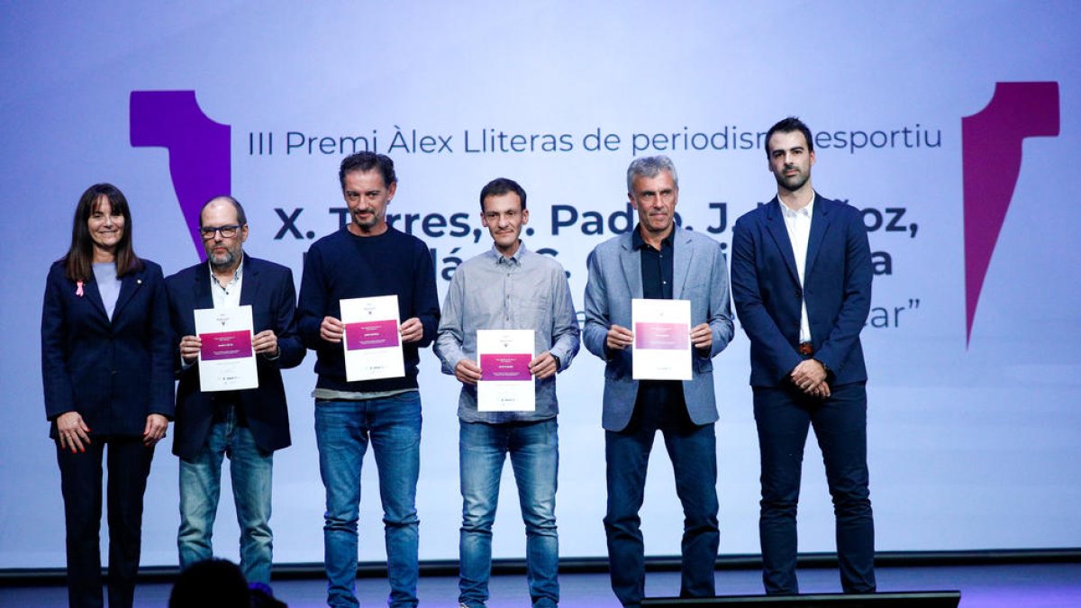 La ministra amb l'equip que ha fet el documental.