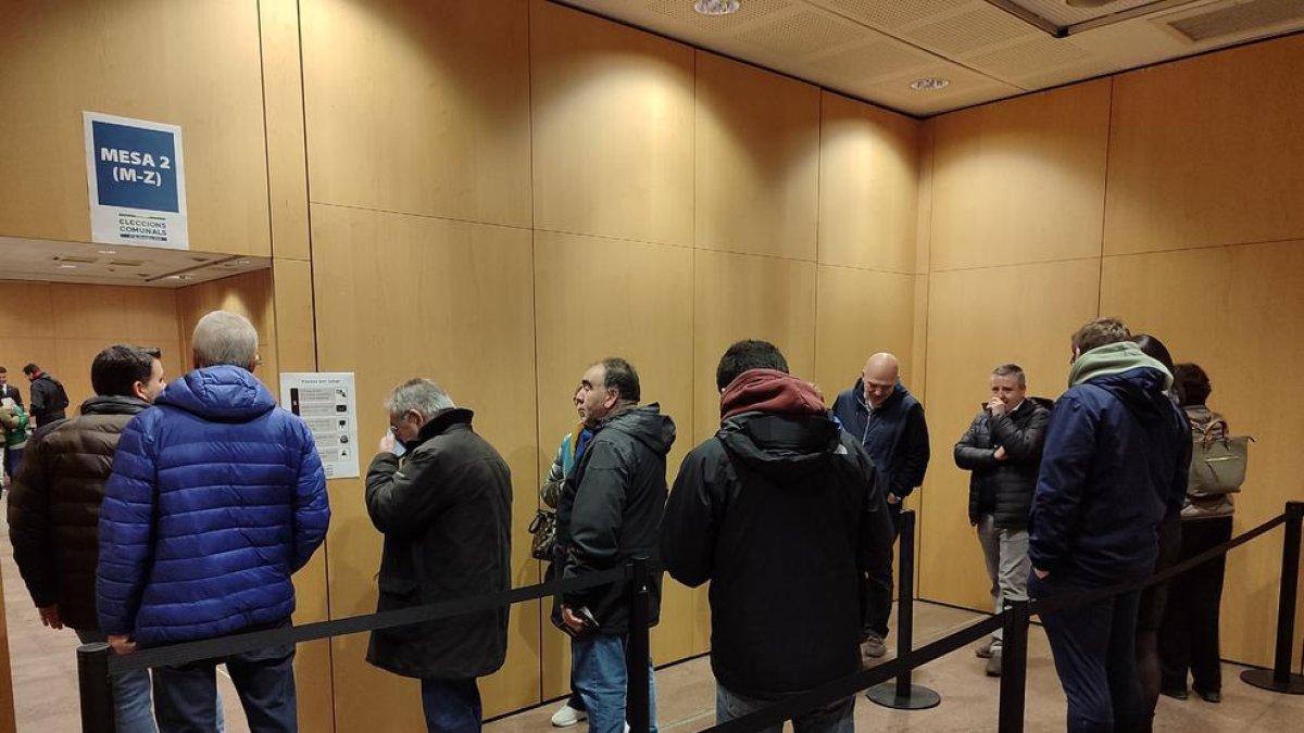 Cues per votar a Andorra la Vella a les comunals del desembre