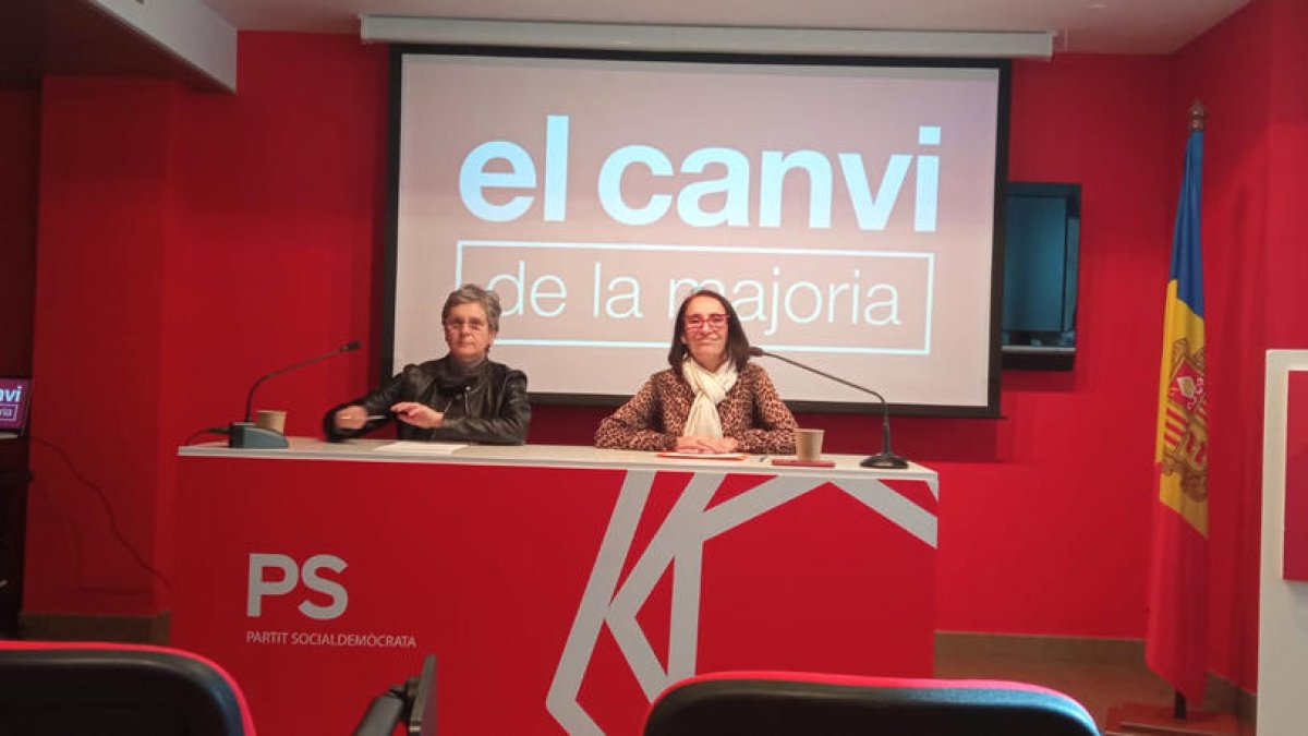 Susanna Vela i Marian Sanchiz a la seu del PS.