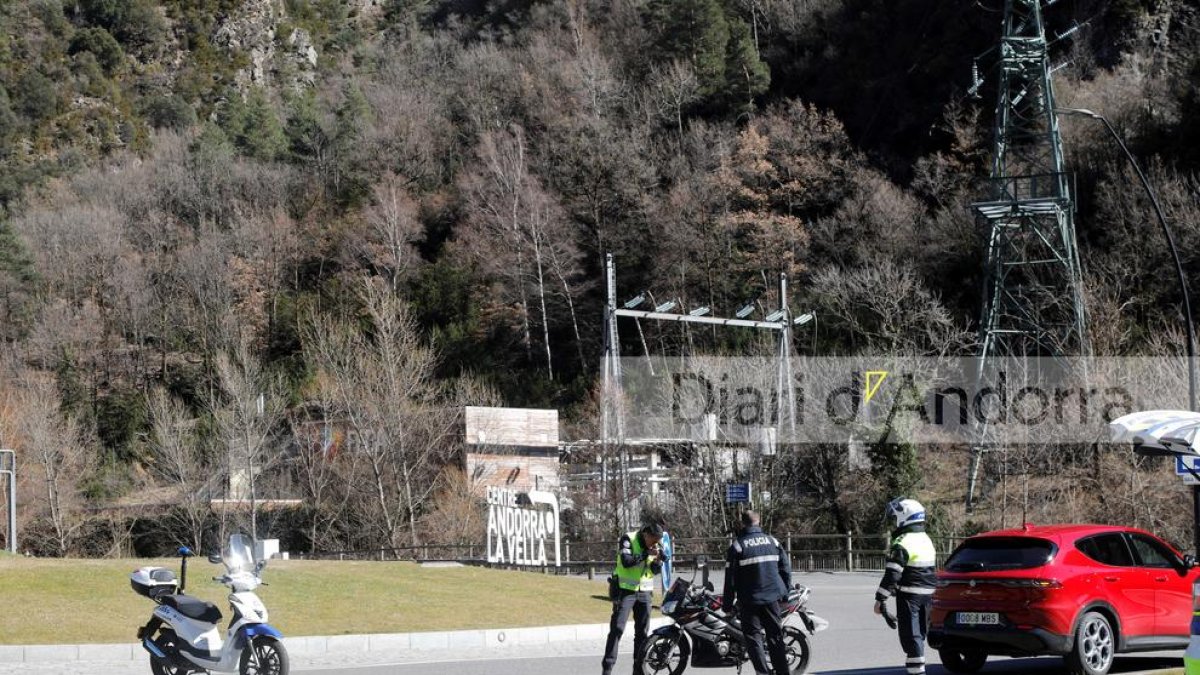 Accident a la rotonda de la Margineda, aquest migdia
