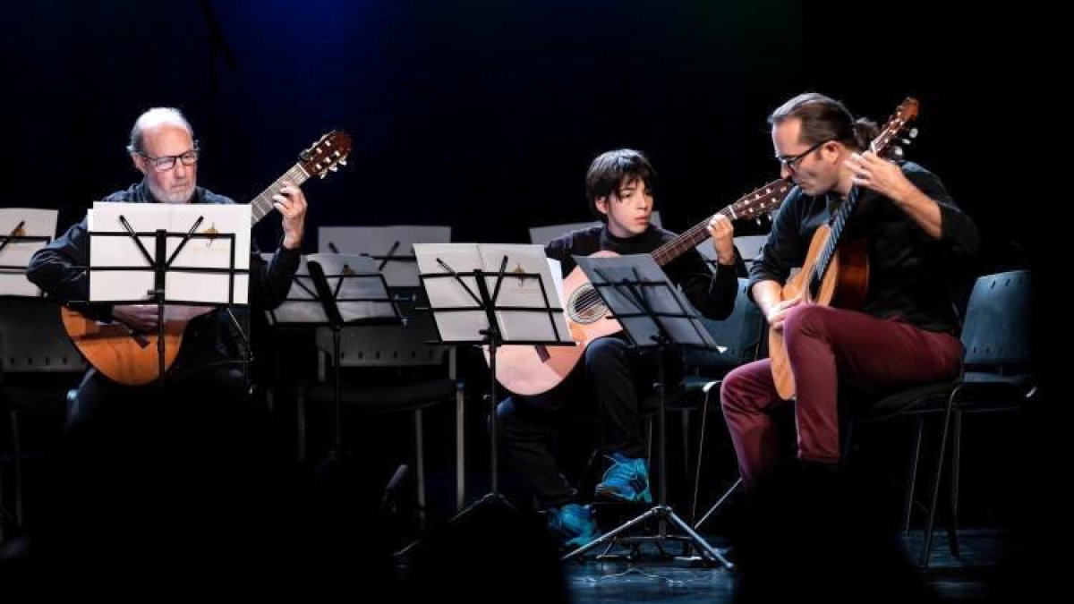 Alumnes de guitarra de l'Institut de música.
