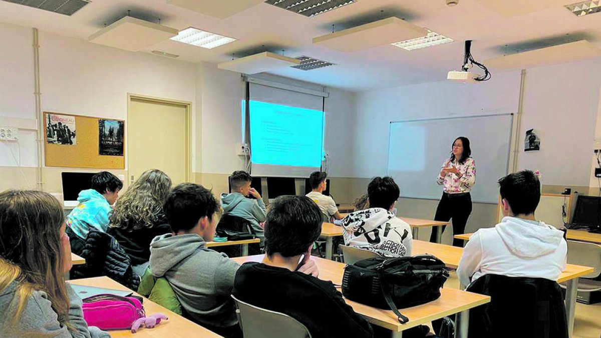 Un dels tallers a un centre educatiu.