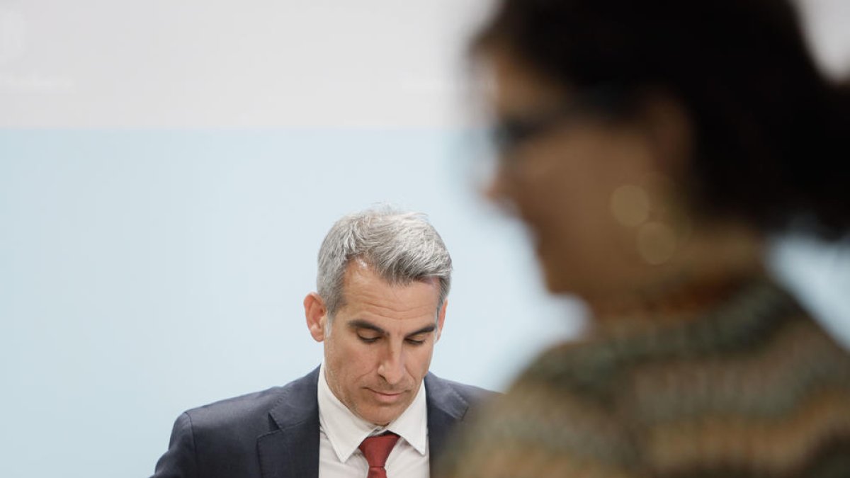 El ministre de Finances en funcions, Cesar Marquina, en la roda de premsa posterior al consell de ministres