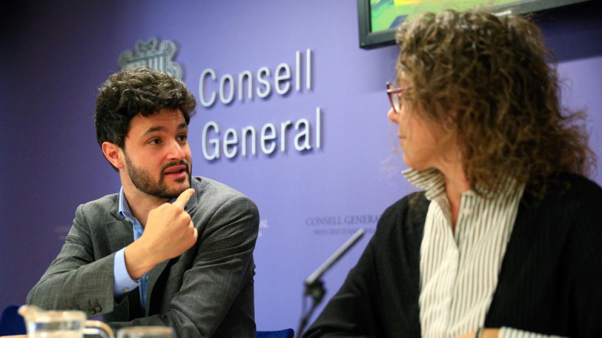Cerni Escalé i Judith Salazar durant la roda de premsa d'ahir.