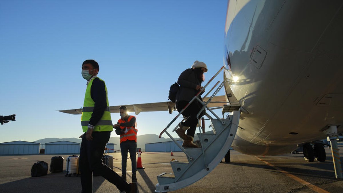 Vol inaugural de la ruta de l'aeroport d'Andorra amb Madrid