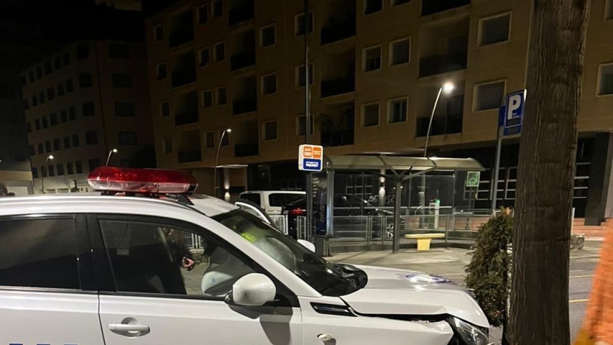 Cotxe dels agents de circulació d'Andorra la Vella accidentat