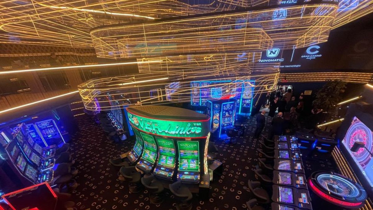 Interior del casino Unnic