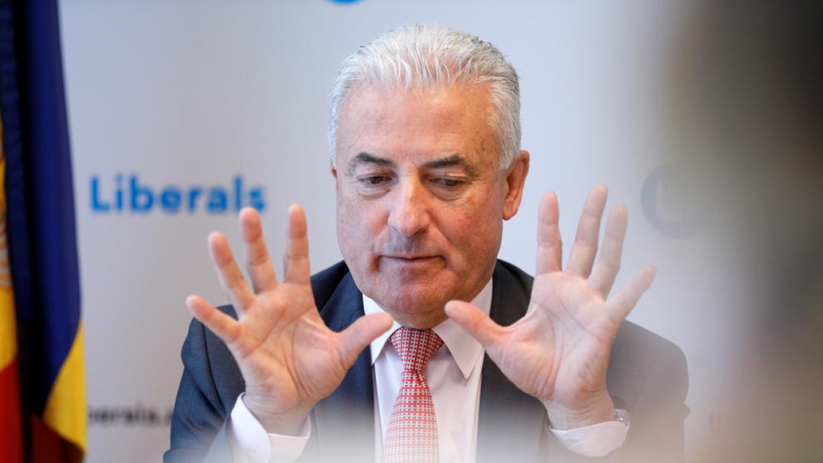 Josep Maria Cabanes ahir durant la roda de premsa a la seu de L'A.