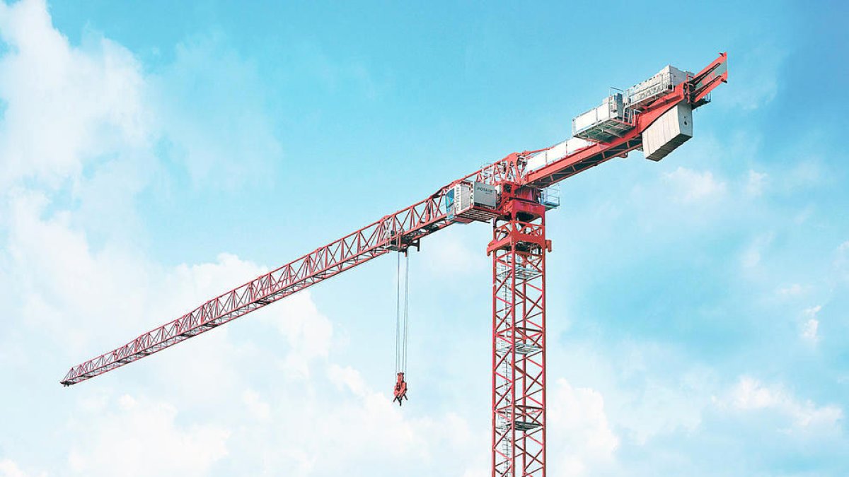 Una grua de la construcció per traslladar material.