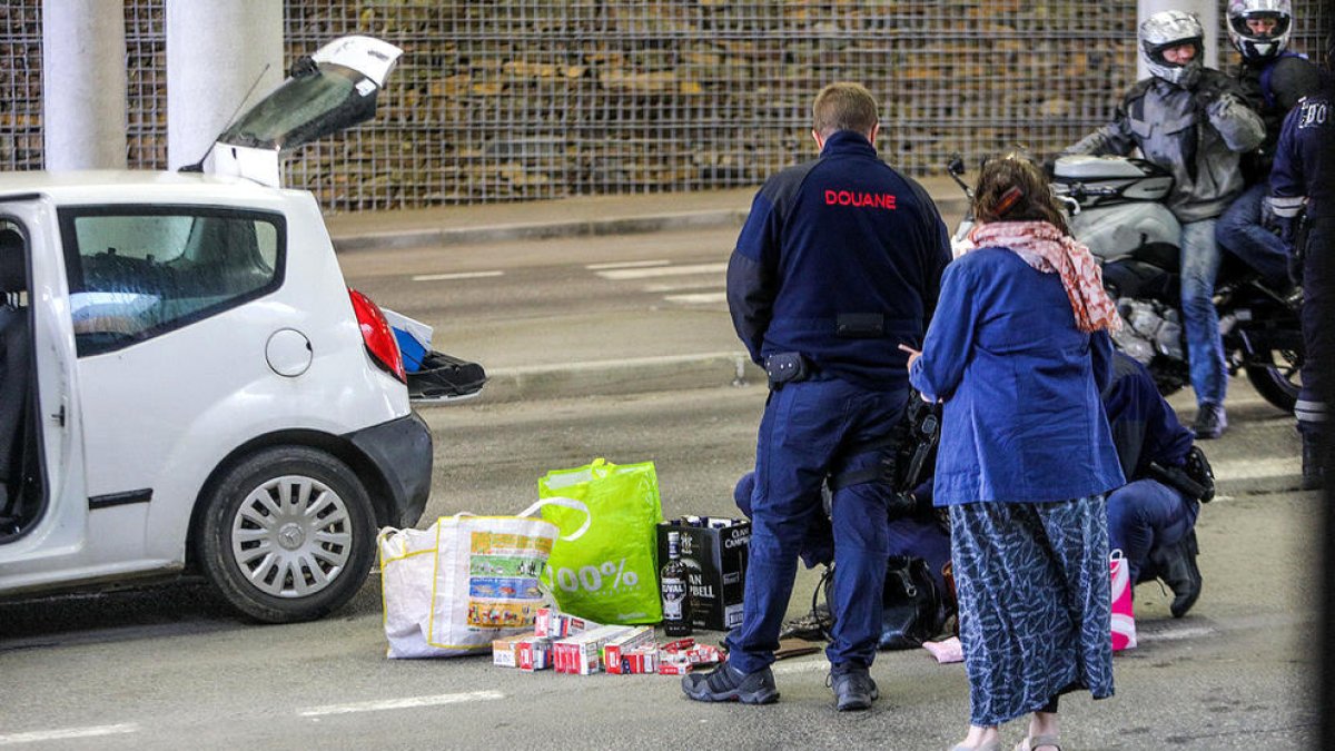 Un control dels duaners francesos al Pas de la Casa.