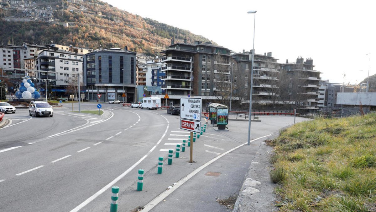 Entrada al centre del poble des del túnel de la Tàpia.