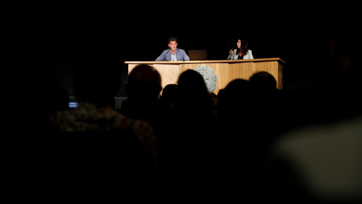 El cònsol major d'Ordino, Josep Àngel Mortés, i la cònsol menor, Eva Choy, junts en un acte del comú.