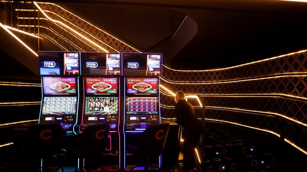 Màquines de joc al Gran Casino d'Andorra.