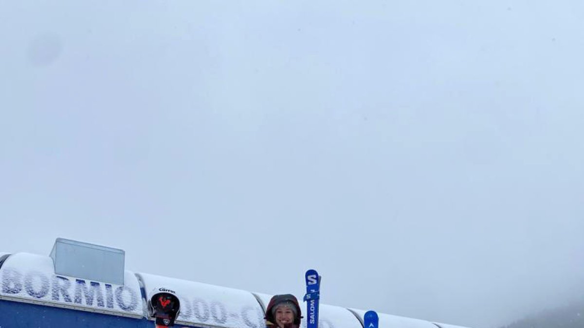 Íria Medina, a la dreta, al podi de Bormio.
