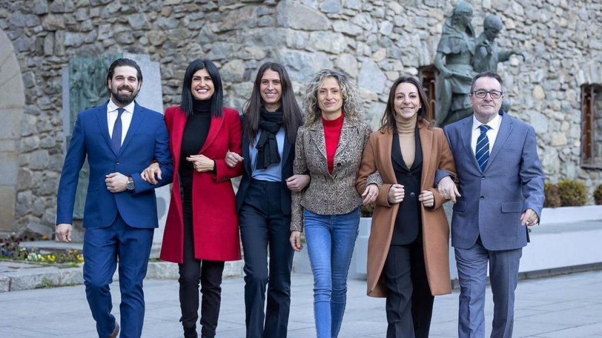 Marcos Monteagudo, Carine Montaner, Noemí Amador, Isabel Orobitg, Verónica Fernandes i Antonio Martínez formen Andorra Endavant