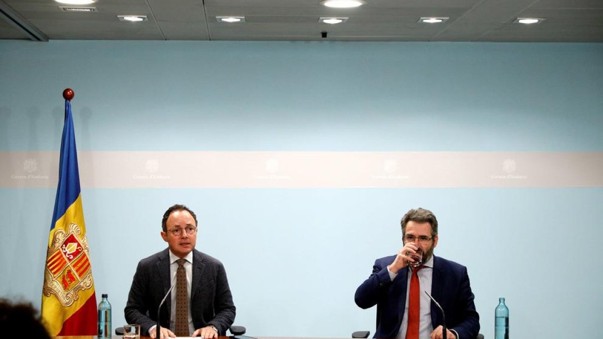 Xavier Espot i Eric Jover han comparegut per anunciar la dimissió del ministre a les sis de la tarda